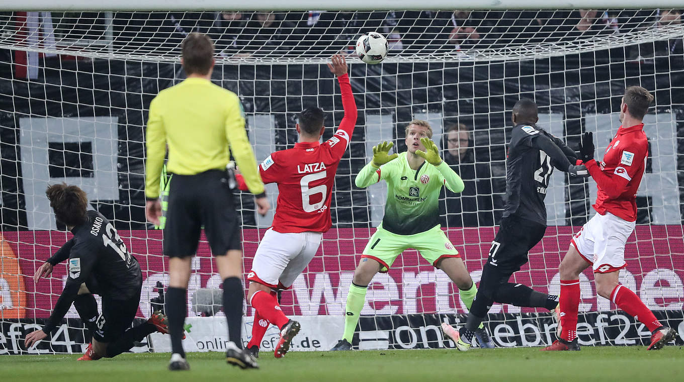Clean sheet for Jonas Lössel in the Mainz goal.  © 2017 Getty Images