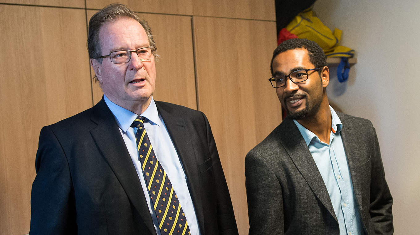 Gemeinsames Engagement: Ex-Bundesaußenminister Klaus Kinkel (l.) und Cacau © 2016 Getty Images