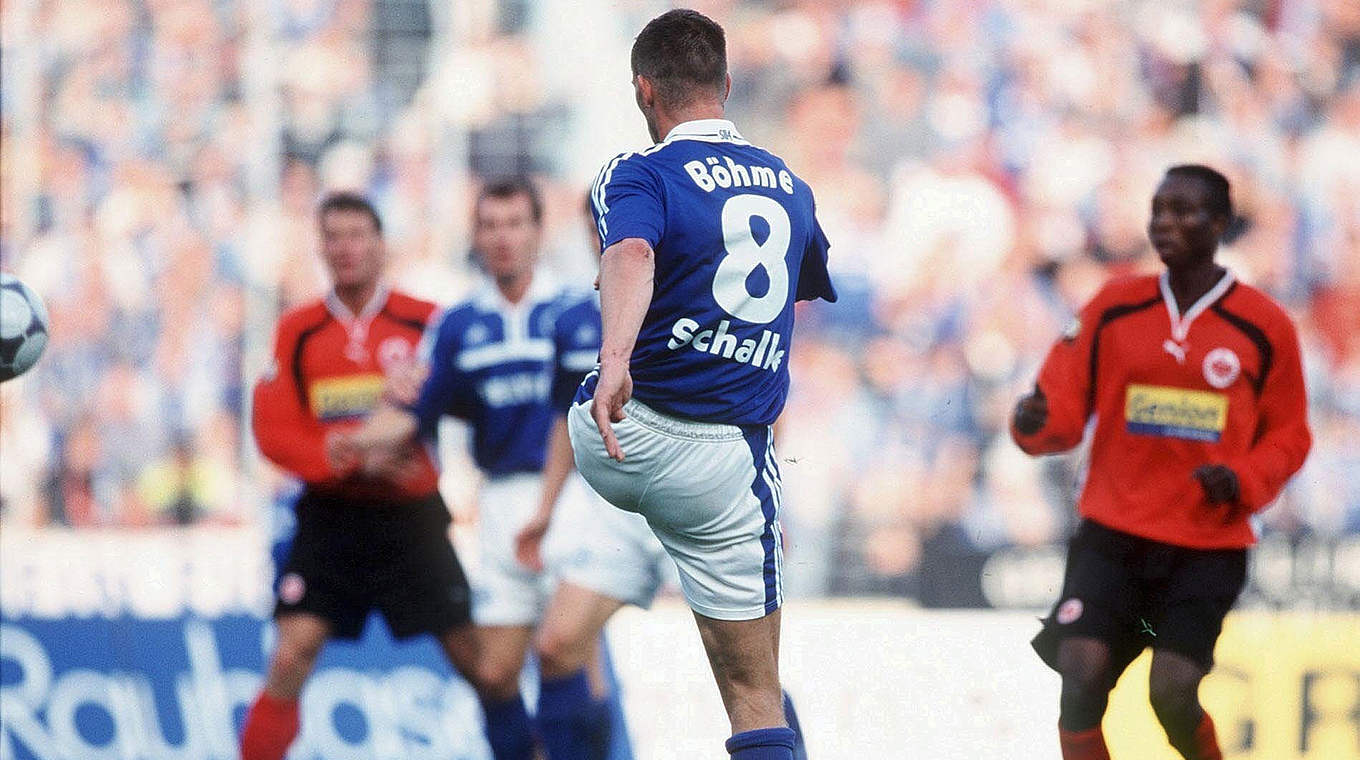 Markiert 2000 gleich zwei Treffer gegen die Eintracht: Schalkes Jörg Böhme (v.) © Bongarts