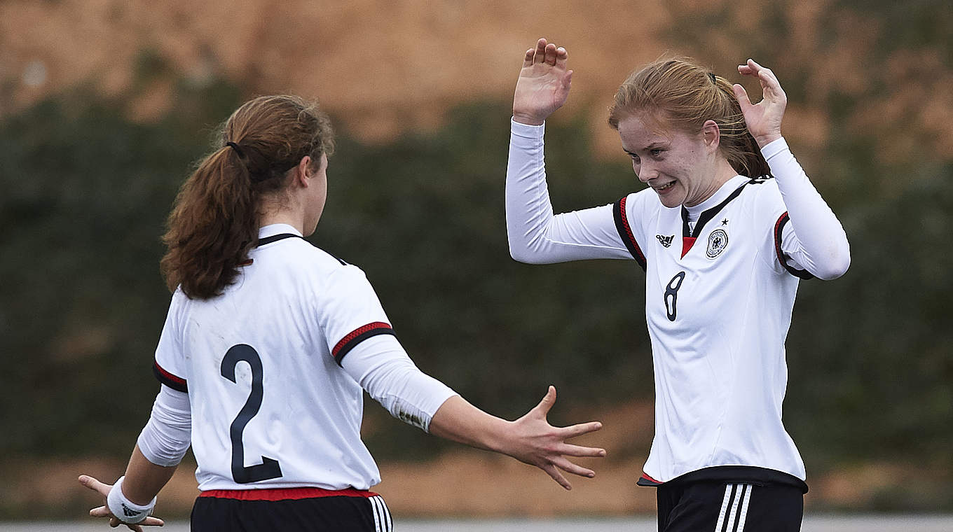 Deutscher Jubel: die U 17-Juniorinnen treffen gegen Frankreich gleich siebenmal © 2017 Getty Images