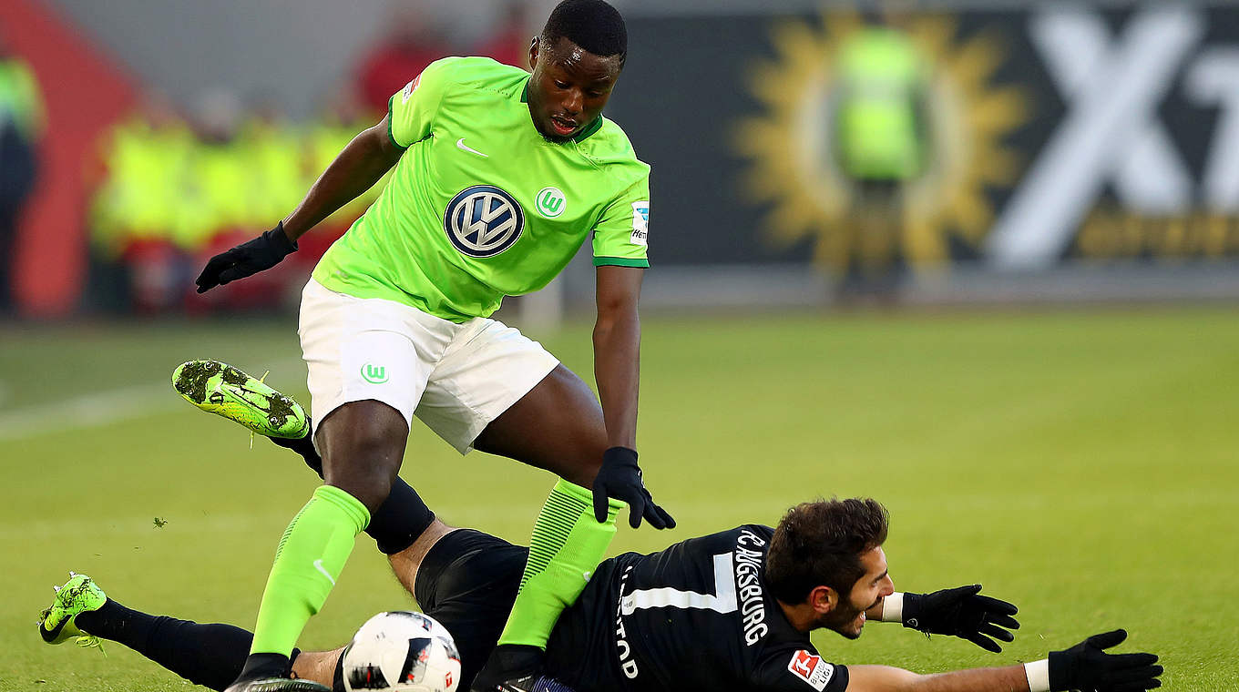 Kein Sieger in Wolfsburg: Paul Georges Ntep (l.) gegen FCA-Torschütze Halil Altintop © 2017 Getty Images