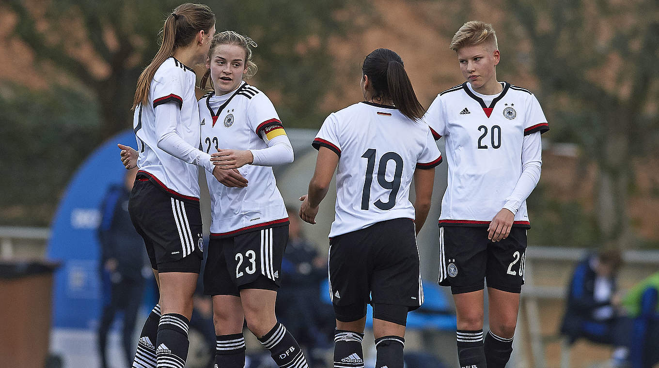U 17-Juniorinnen: Feiern gegen England einen deutlichen Sieg © 2017 Getty Images