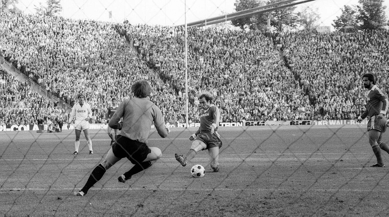 Höchster Heimsieg in Unterzahl: Hoeneß und Bayern trimphieren 1977 mit 7:1 © imago/Fred Joch