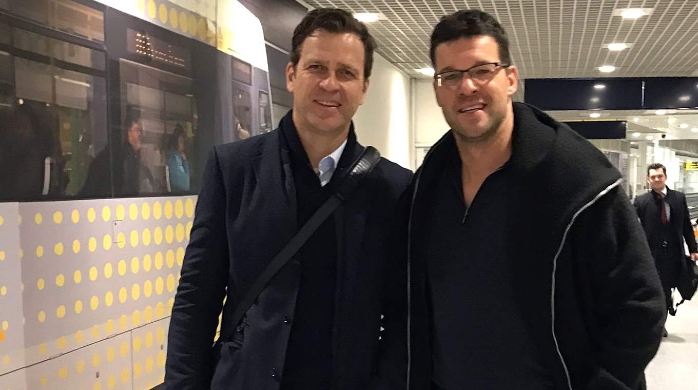 Zufälliges Treffen am Flughafen: Oliver Bierhoff (l.) und Michael Ballack © DFB