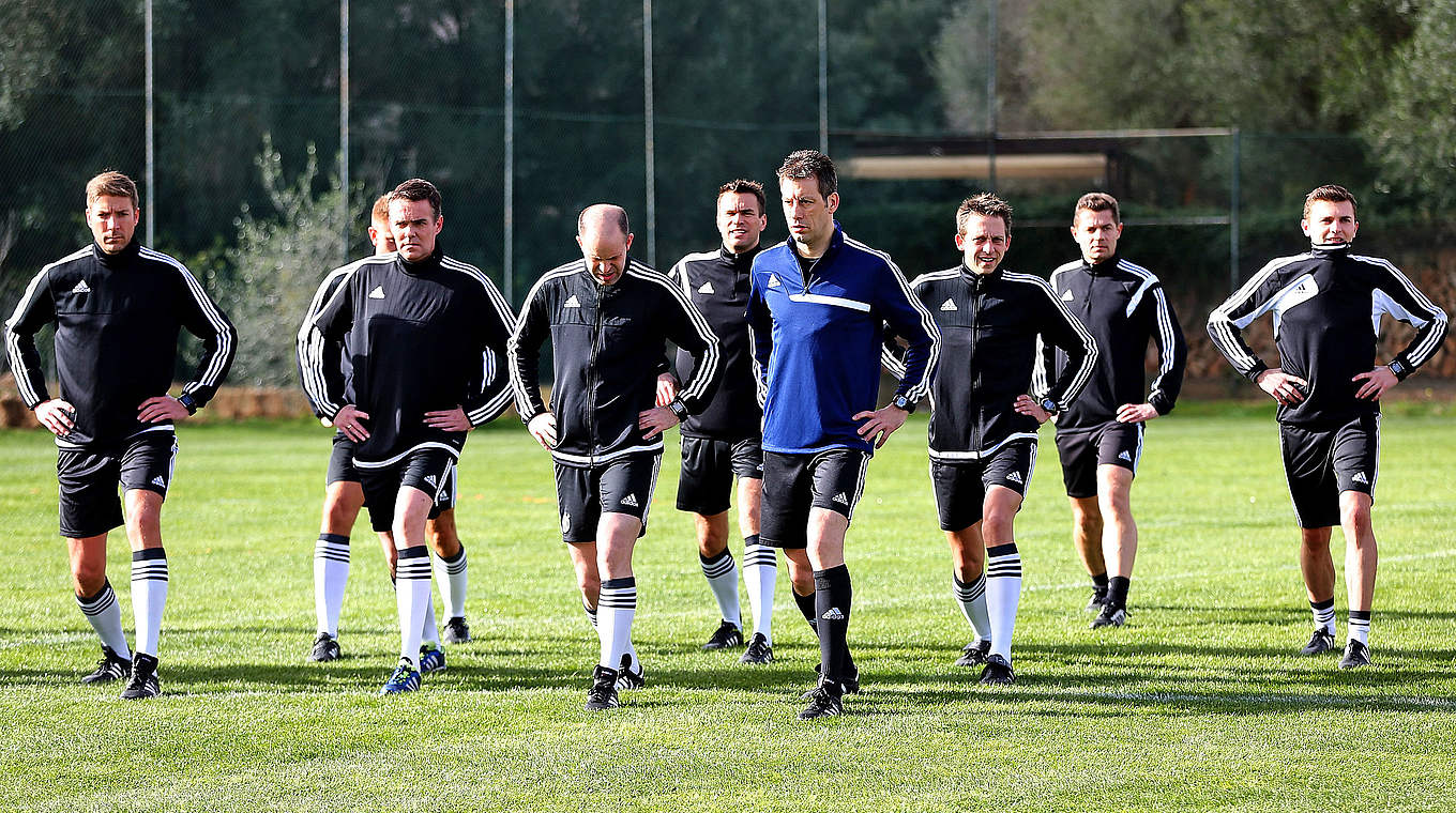 "Fitness eines Schiedsrichters entspricht der eines Fußballprofis": Training auf Mallorca © 2016 Getty Images