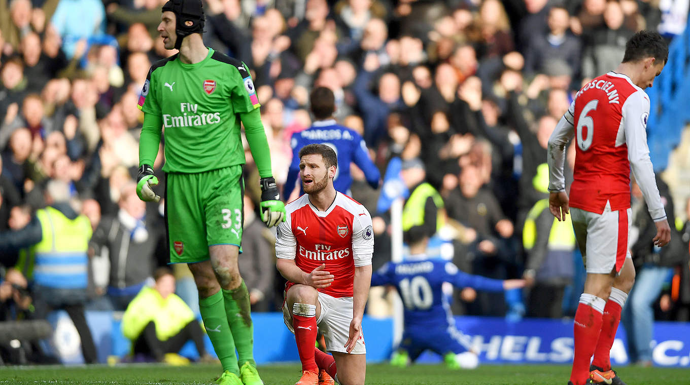 Niederlage im Spitzenspiel: Mustafi (2.v.l.) und Arsenal lassen wichtige Punkte liegen © 2017 Getty Images