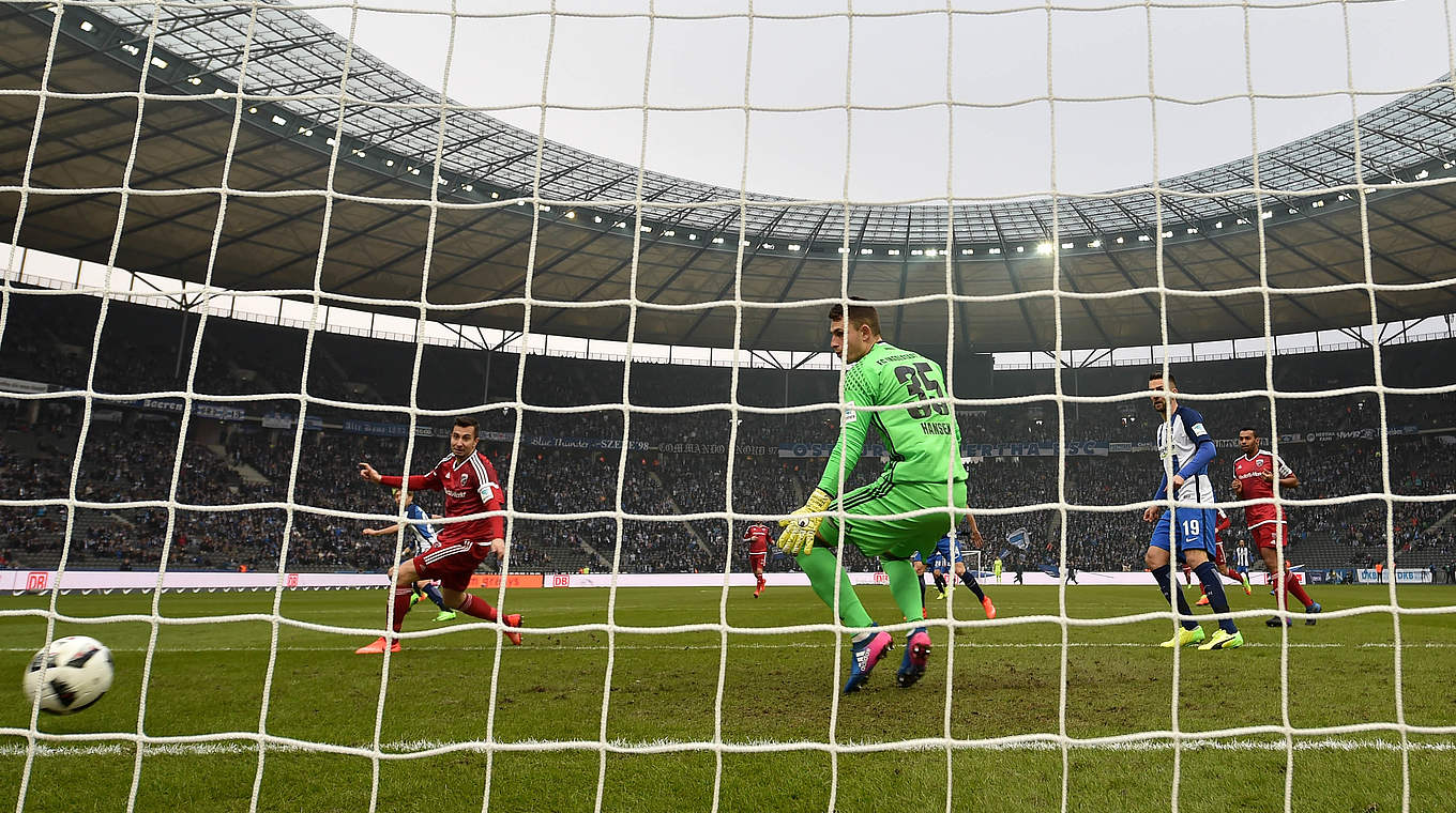 Das zweitschnellste Tor der Saison: Genki Haraguchi schießt Hertha zum Sieg © 2017 Getty Images