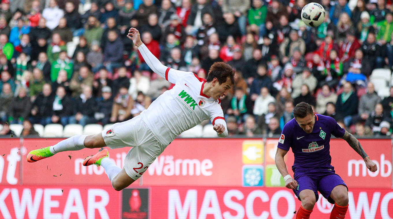 Trifft zum 2:2 für Augsburg: Ja-Cheol Koo © 2017 Getty Images