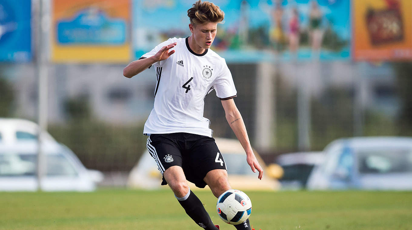 Verstärkt ab sofort den 1. FC Köln: U 18-Nationalspieler Calvin Brackelmann © 2016 Getty Images