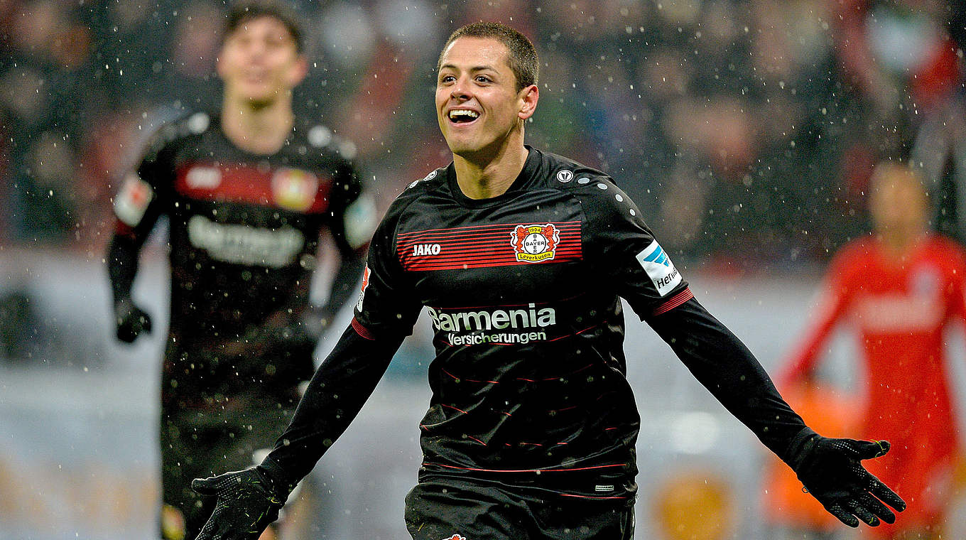 Doppelpack beim klaren Leverkusener Heimsieg: Angreifer Chicharito © AFP/Getty Images