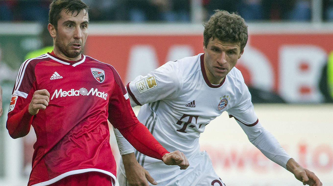 Thomas Müller (r.): "Wir mussten das Spiel von Ingolstadt mitspielen" © 2017 Getty Images