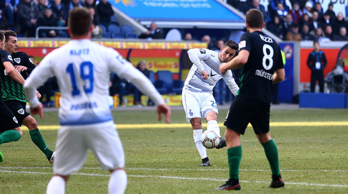 Matchwinner: Fabian Schnellhardt (2.v.r.) trifft in der Nachspielzeit zum Sieg © 2017 Getty Images