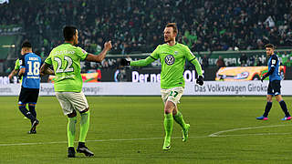 Arnold celebrates his goal with Luiz Gustavo © RONNY HARTMANN/AFP/Getty Images