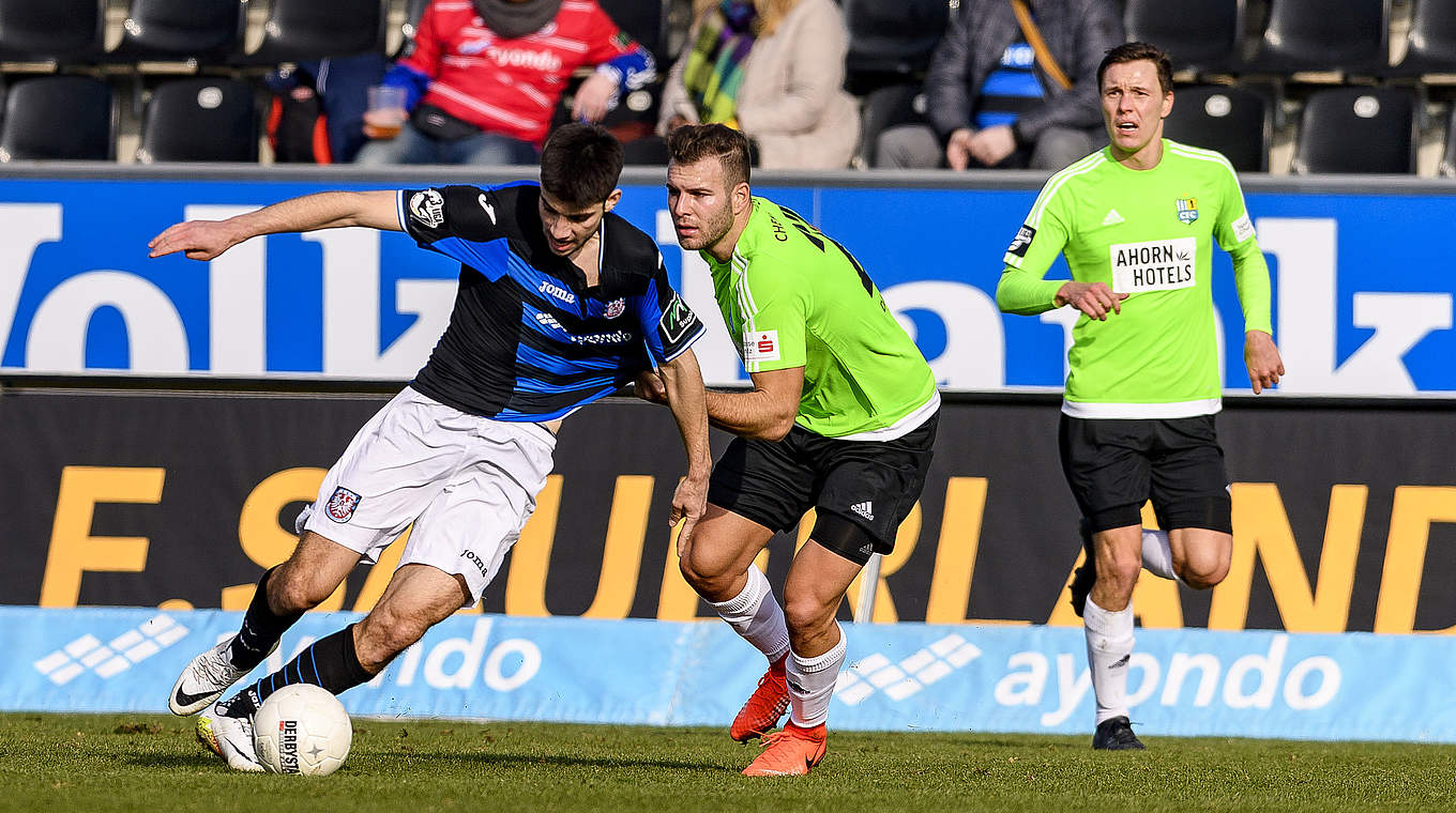 Debüt über 90 Minuten mit Auswärtssieg: Berkay Dabanli (M.) vom Chemnitzer FC © 2017 Getty Images