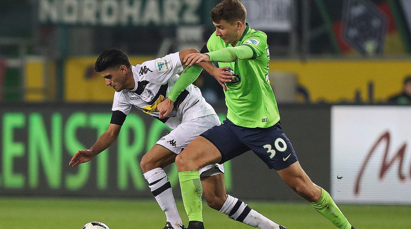 Wolfsburgs Sechser Paul Seguin (r.): "Wir arbeiten nun alle besser gegen den Ball" © 2016 Getty Images