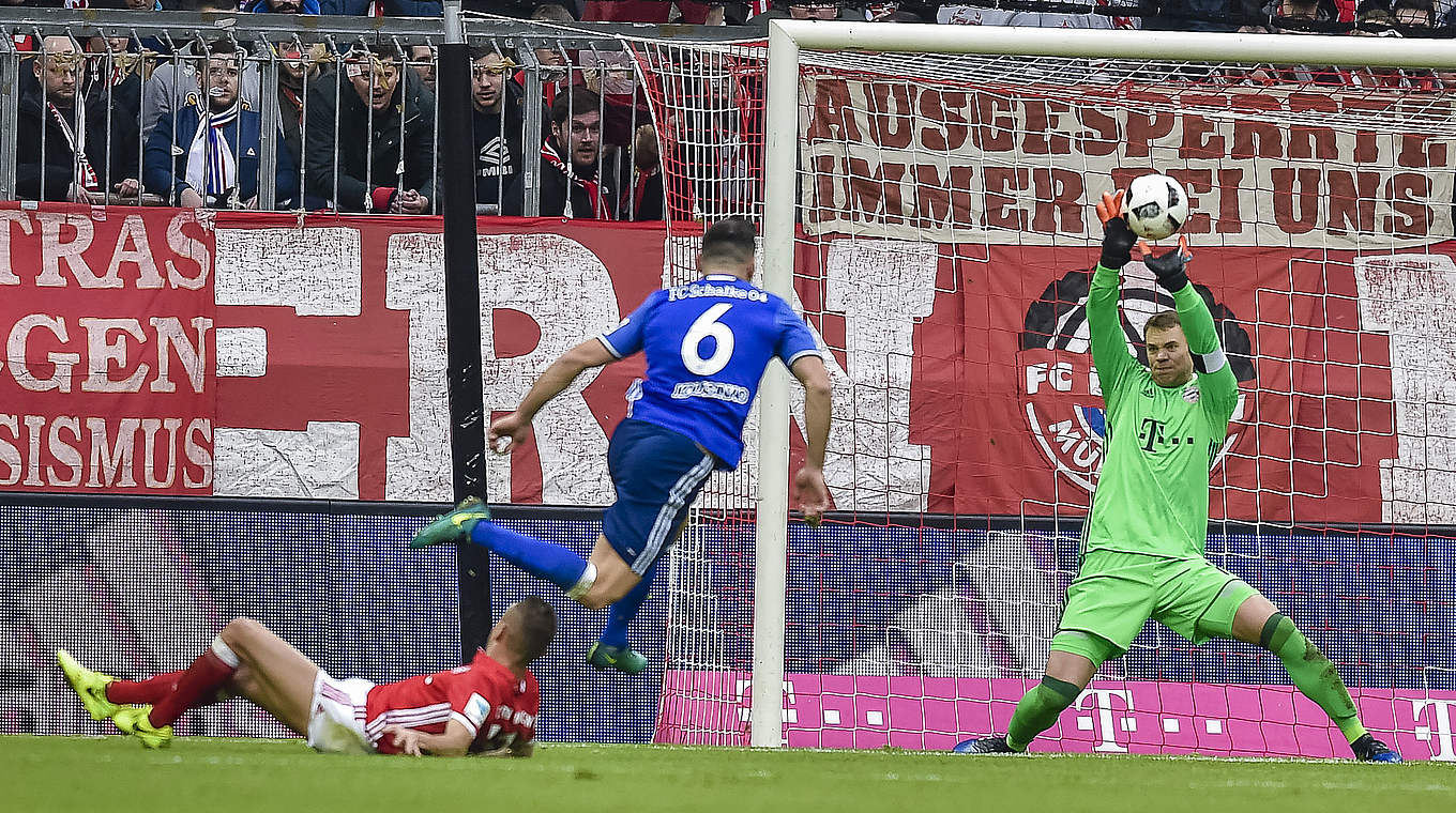 Steht vor dem 100. Bundesligaspiel für den FC Bayern ohne Gegentreffer: Manuel Neuer  © GUENTER SCHIFFMANN/AFP/Getty Images