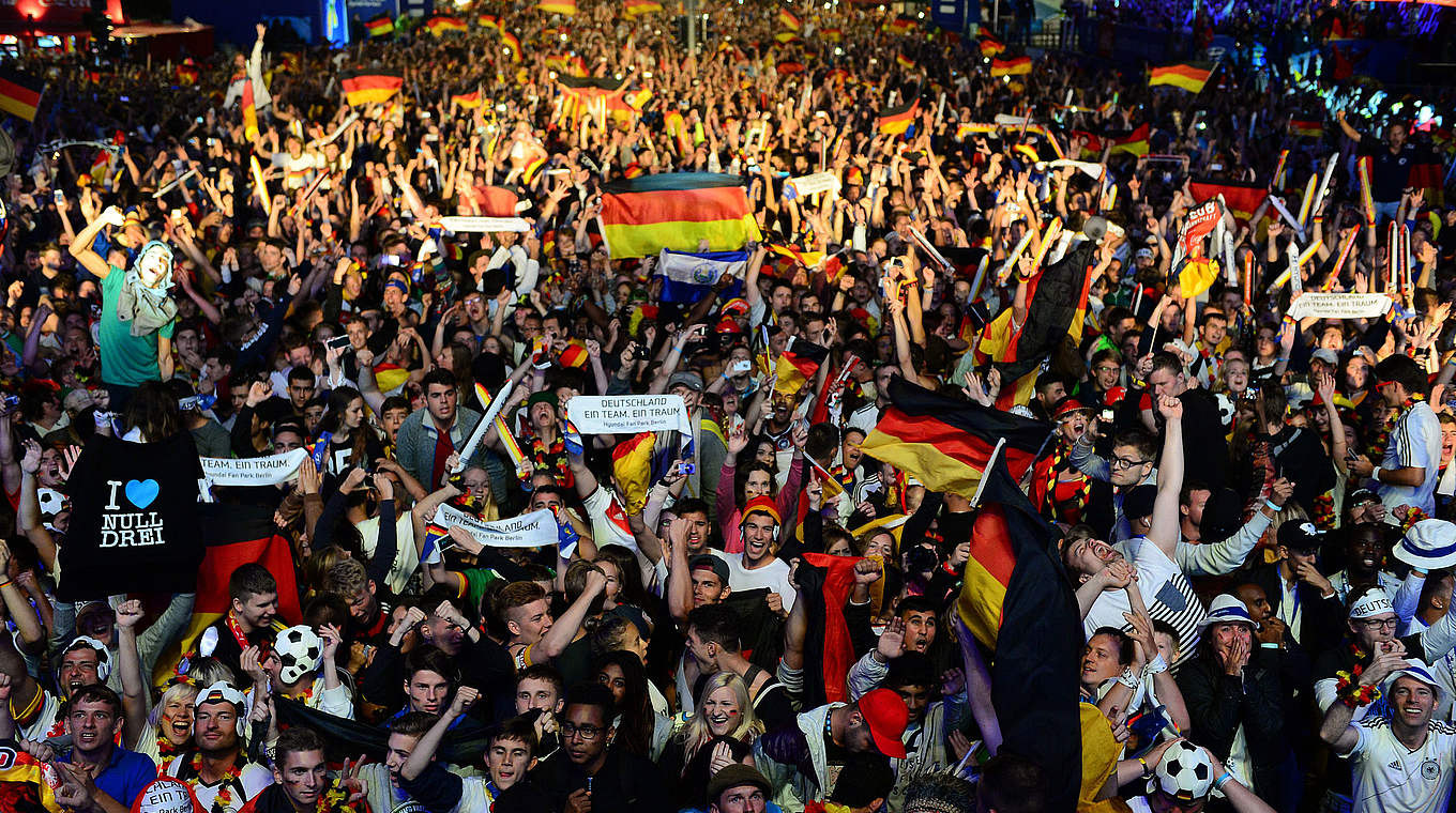 Fans freuen sich: "Resonanz zeigt die große Begeisterung für eine EURO in Deutschland" © JOHN MACDOUGALL/AFP/Getty Images