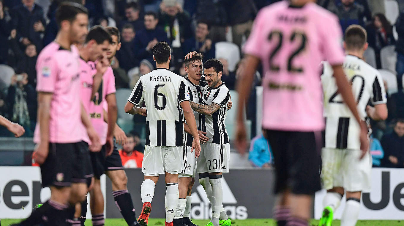 Turin bejubelt Paulo Dybalas Treffer zum 2:0: Sami Khedira (Nr. 6) © AFP/Getty Images