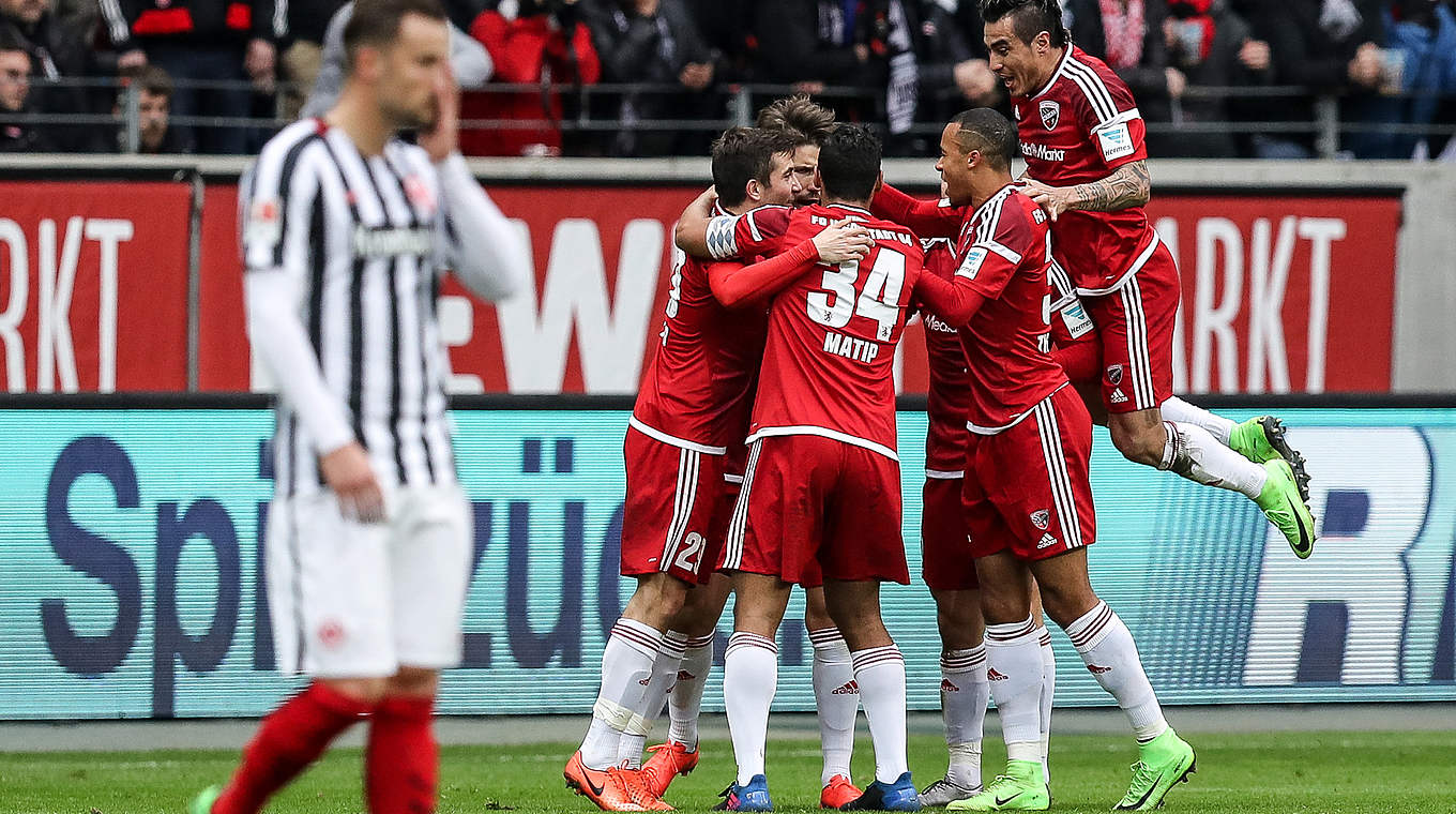 Ingolstadt jubelt: der Tabellen-17. siegt 2:0 in Frankfurt © 2017 Getty Images