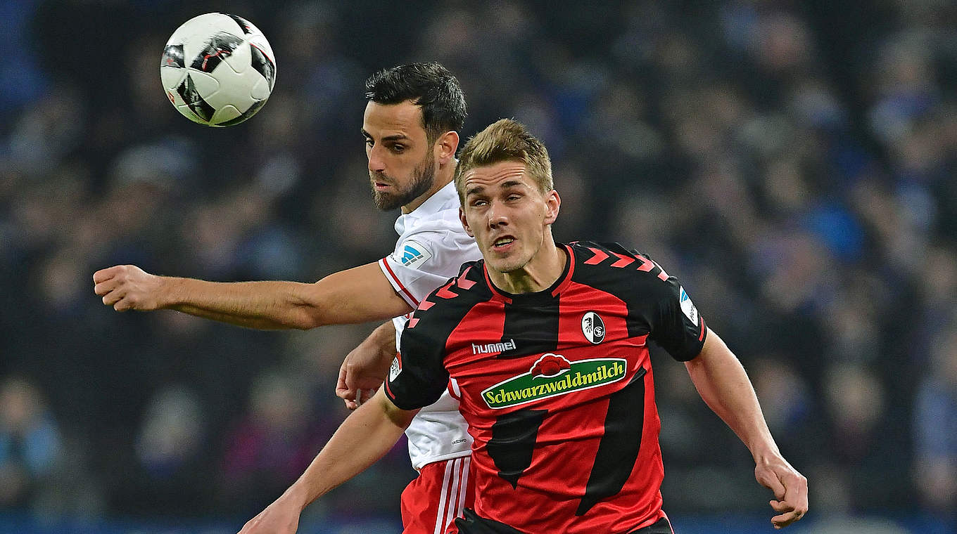 Bereitet beide Freiburger Tore in Hamburg vor: Nils Petersen (r.) © 2017 Getty Images