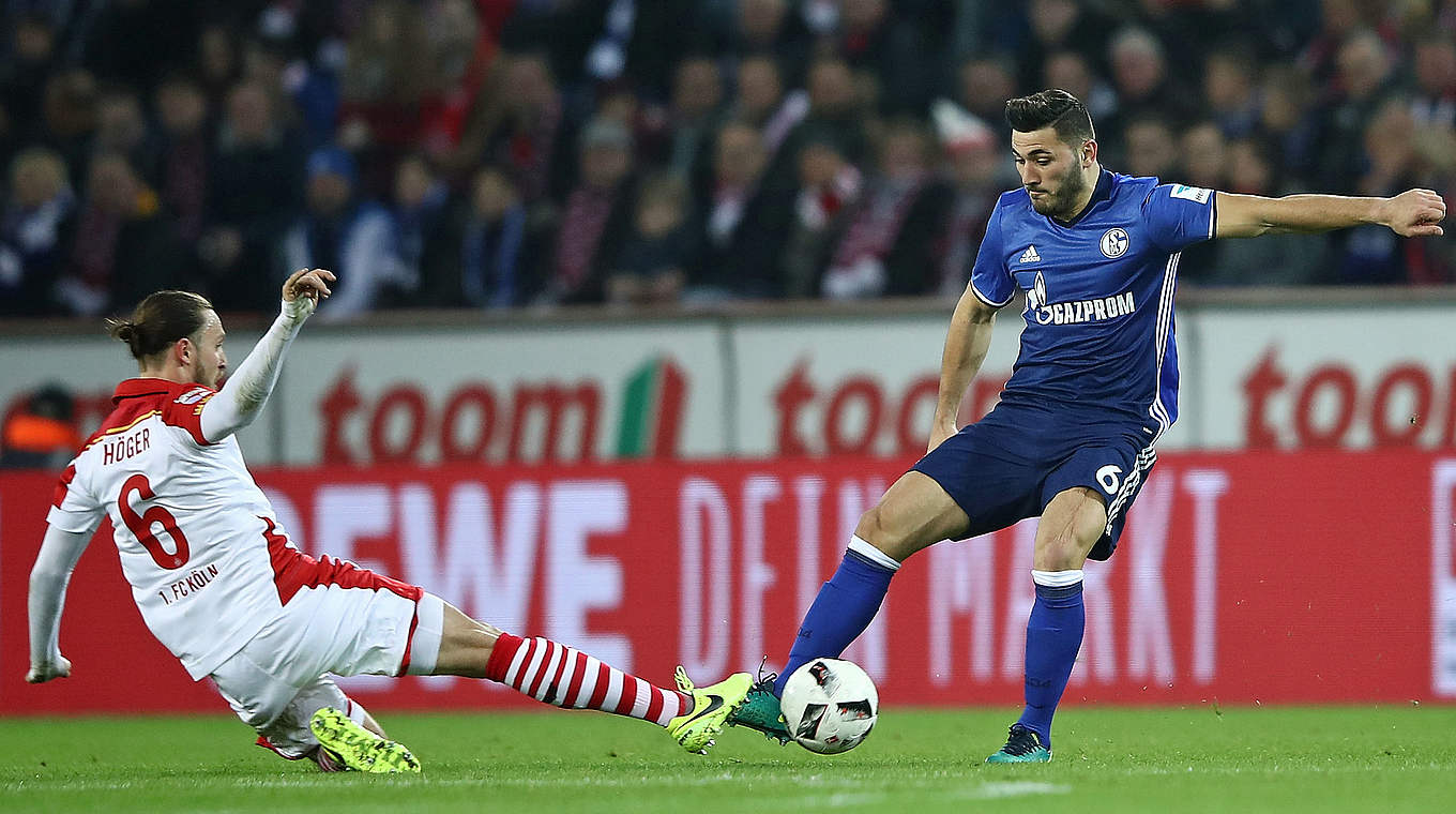 Umkämpftes Spiel in Köln-Müngersdorf: Marco Höger (l.) gegen Schalkes Sead Kolasinac © 2017 Getty Images