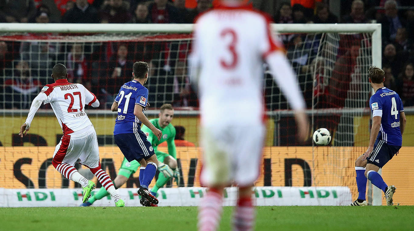 Ausgleichstreffer in Köln: Anthony Modeste (l.) nimmt von der Straraumgrenze Maß © 2017 Getty Images