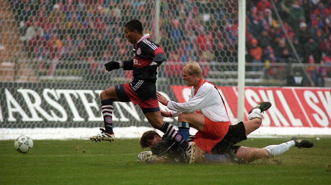 Treffer nach nur elf Sekunden: Giovane Elber (l.) 1998 gegen den HSV © imago sportfotodienst