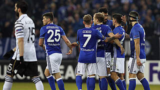 Schalke celebrate marching into the last 16 © 2017 Getty Images