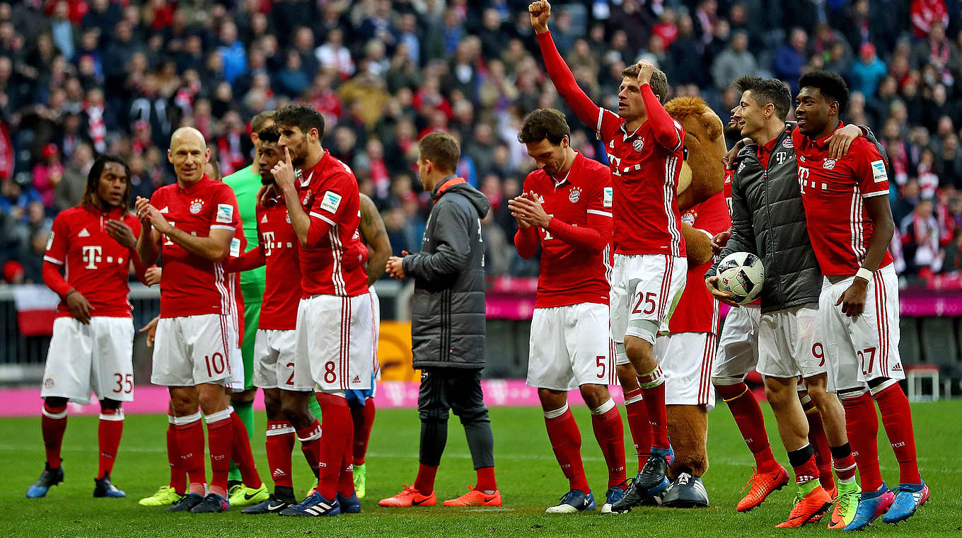 Zwei Serien verlängert: Das 8:0 gegen Hamburg lässt den FC Bayern jubeln © 2017 Getty Images