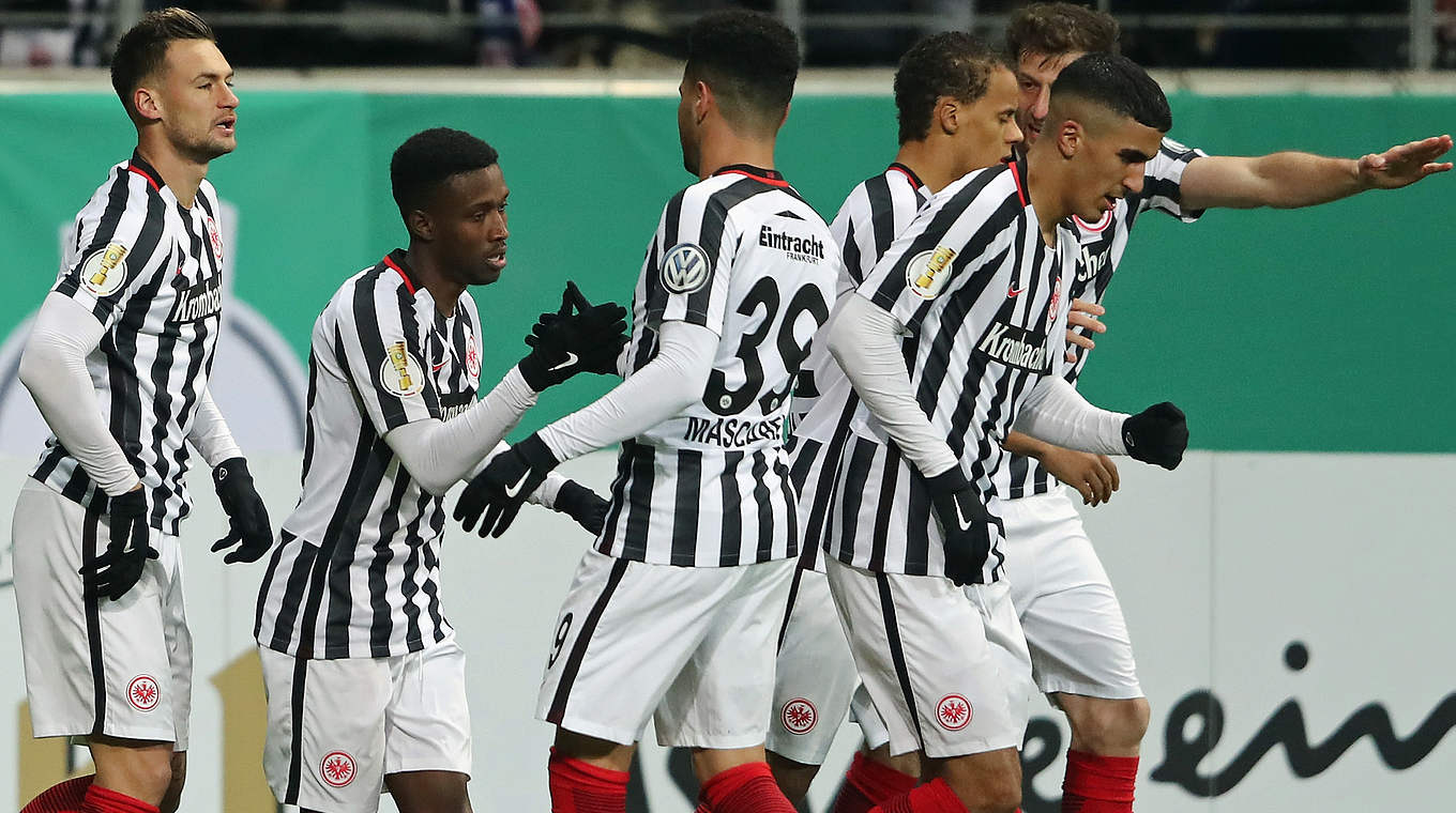 Danny Blum celebrates giving Frankfurt the lead © 2017 Getty Images