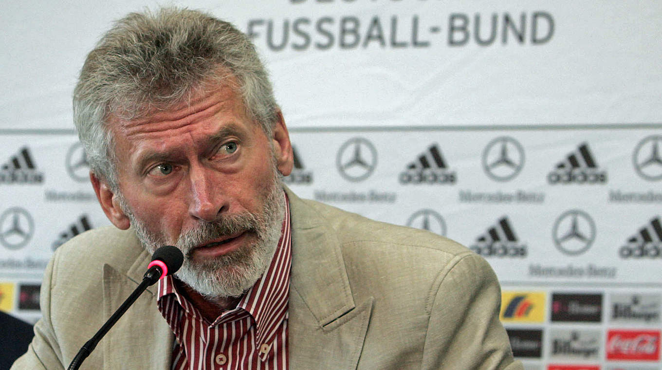 "Externer Berater" des Bayern-Vorstandes: der Ex-Nationalspieler Paul Breitner 2007 © 2007 Bongarts