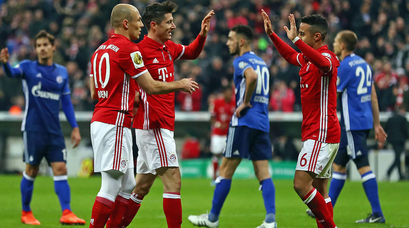 Arjen Robben, Robert Lewandowski and Thiago celebrate a comfortable Bayern victory.  © 2017 Getty Images