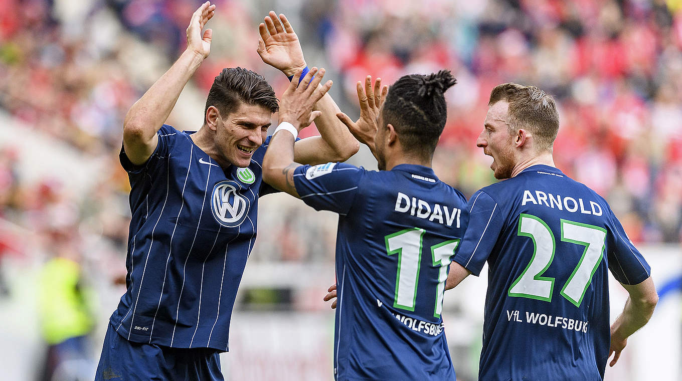 Stand-in Wolfsburg captain Mario Gomez (left) was on the scoresheet today. © 2017 Getty Images