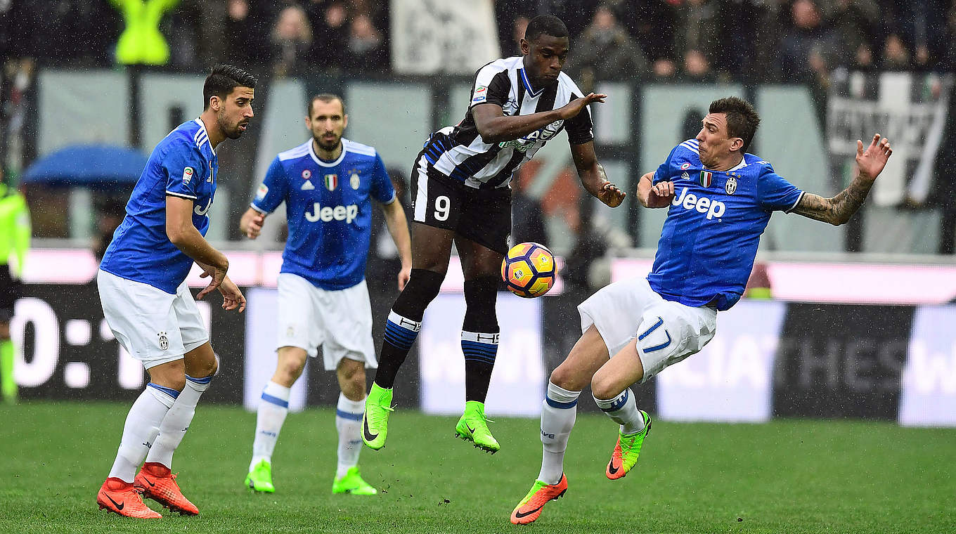 Unentschieden in Udine, aber weiter souverän Spitze: Juventus und Sami Khedira (l.) © AFP/Getty Images