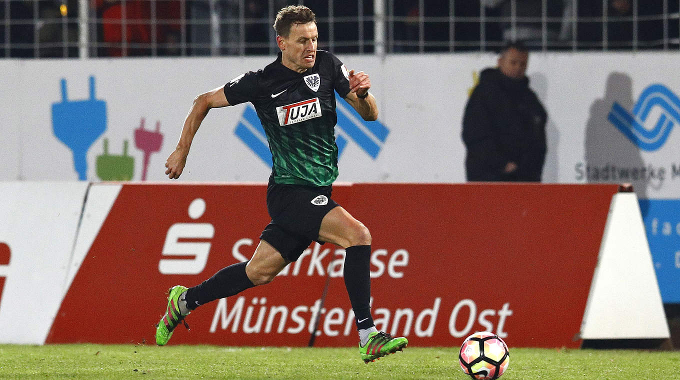 Darf erst am 29. Spieltag wieder auflaufen: Benjamin Schwarz vom SC Preußen Münster © 2016 Getty Images