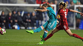 Perfekte Schusstechnik: Sara Däbritz (l.) bei einer Großchance im Spiel gegen die USA © 2017 Getty Images