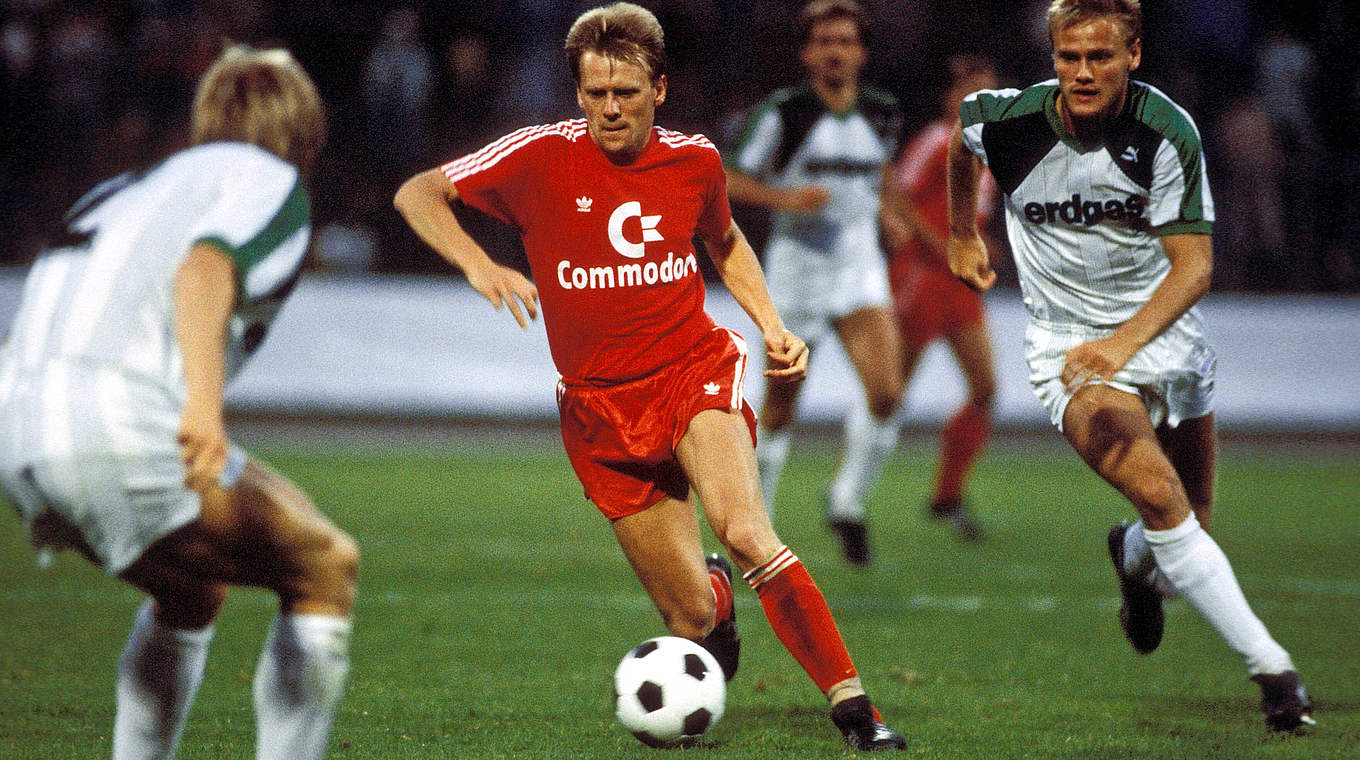 Erste Bayern-Niederlage in Runde 24: Gladbach macht die Bundesliga 1989 spannend  © Imago