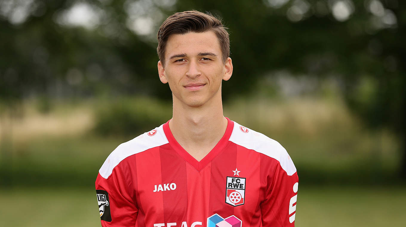 Favorit der Fans am 26. Spieltag: Rot-Weiß Erfurts Mittelfeldspieler Theodor Bergmann © 2016 Getty Images