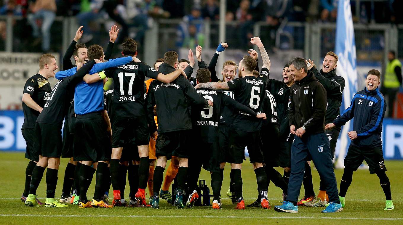 Jubel bei den Gästen: Magdeburg sichert sich in der Nachspielzeit den Auswärtssieg © 2017 Getty Images