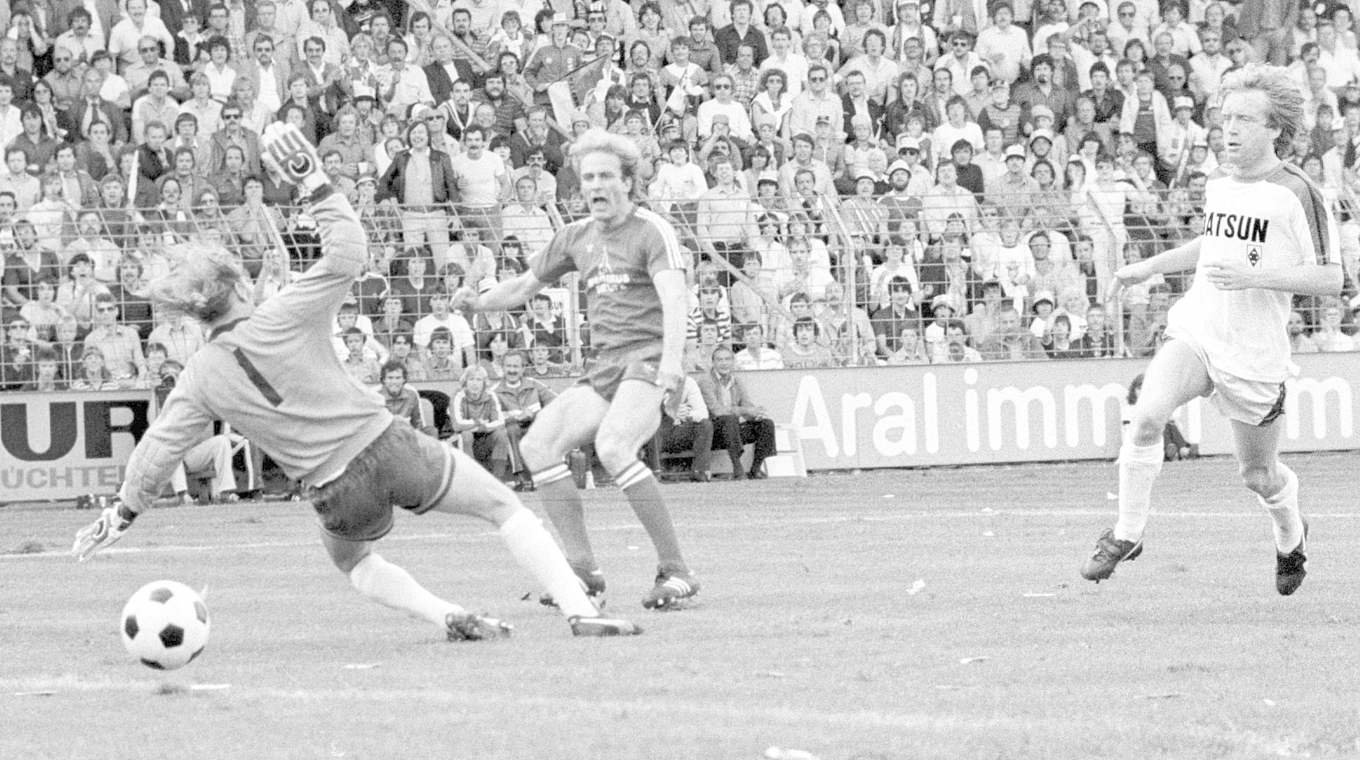 Meisterstück in Mönchengladbach: Bayern siegt 4:1, Rummenigge trifft 1981 dreimal © imago sportfotodienst