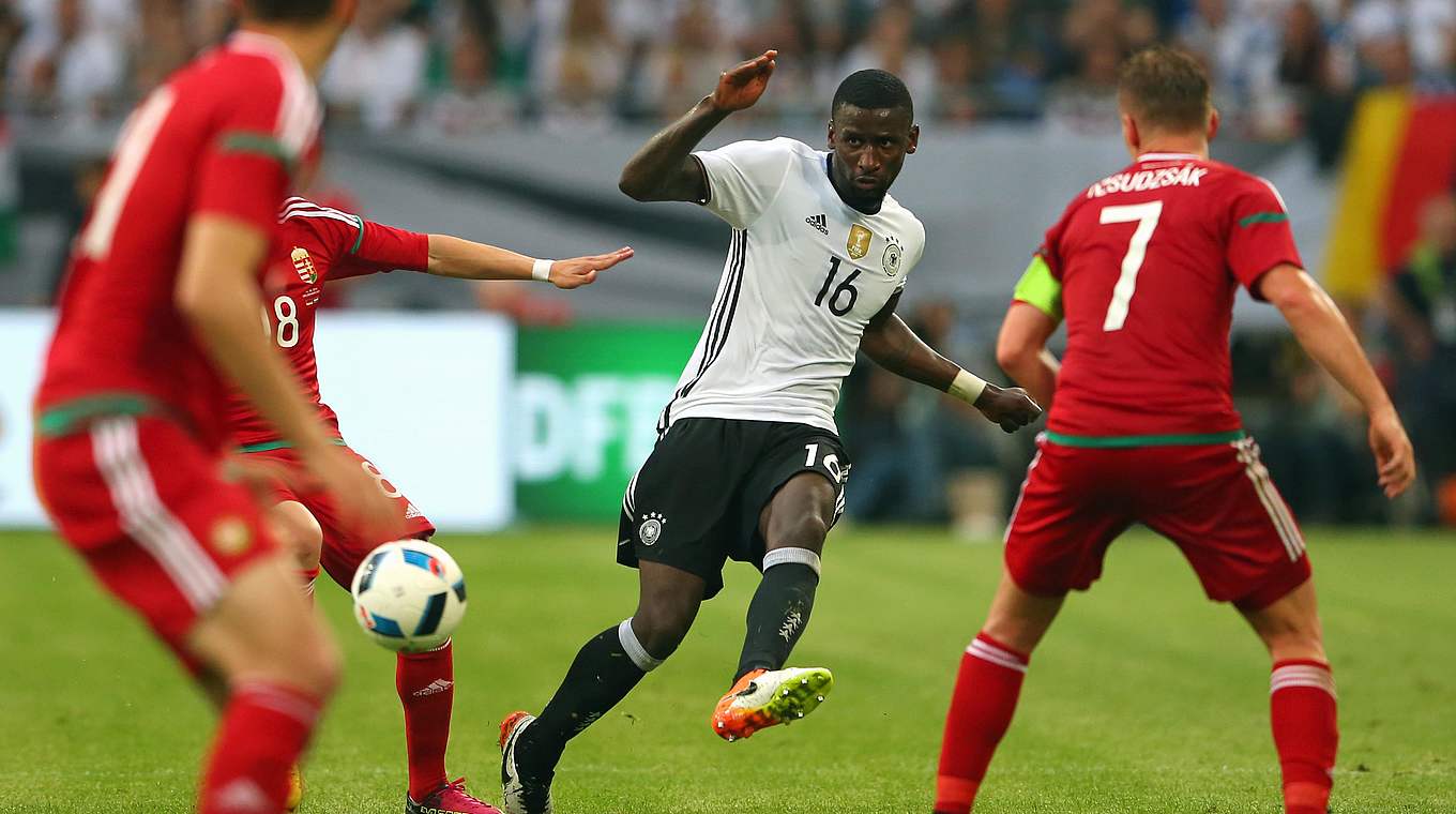 Löw über Rüdiger (M.): "Seine Physis ist hervorragend, Wucht und Dynamik sind zurück" © 2016 Getty Images