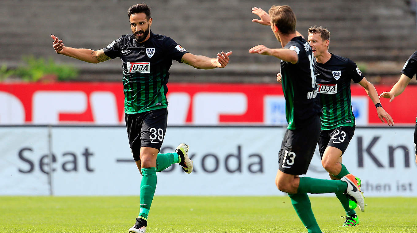 Erzielt das Tor des Abends: Adriano Grimaldi (l.) © 2016 Getty Images