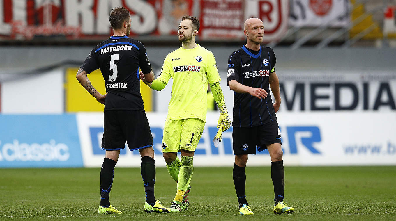 "Wir sind in einen Negativstrudel geraten": Frust bei Lukas Kruse (M.) und Paderborn © 2017 Getty Images