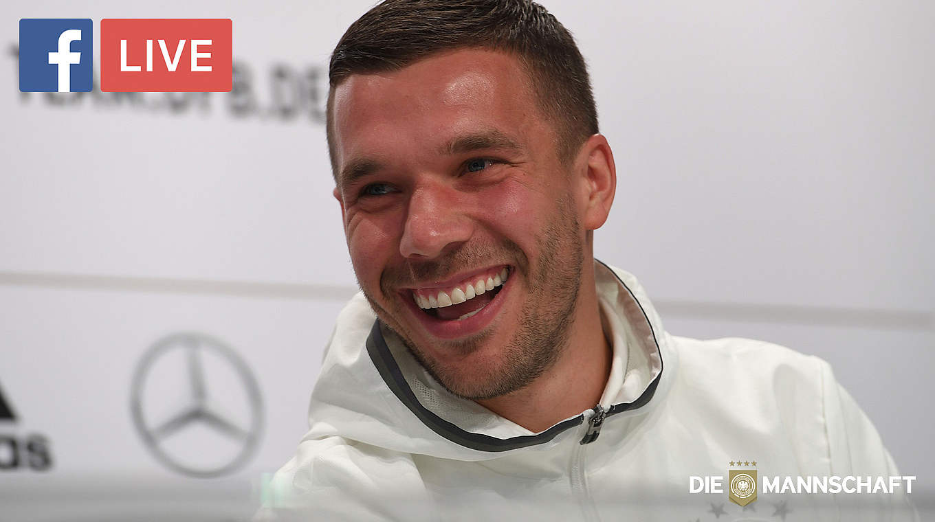 Die Fans fragen, der Weltmeister antwortet: Lukas Podolski spricht bei Facebook live © DFB