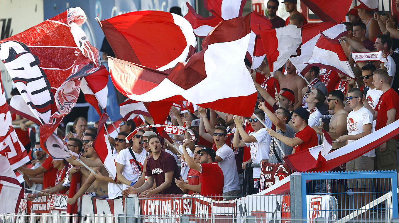 Gegen Osnabrück soll es voll werden: Jahn Regensburg hofft mit den Fans auf Rekord © 2016 Getty Images