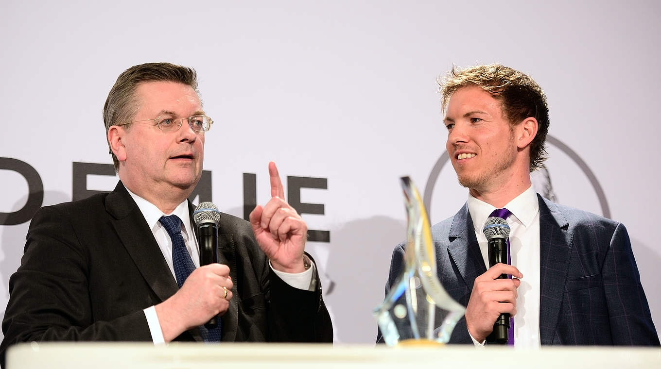 Der DFB-Präsident und der Preisträger: Reinhard Grindel und Julian Nagelsmann (v.l.) © 2017 Getty Images