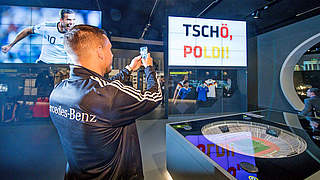 Eine Hommage an den Weltmeister: Lukas Podolski im Deutschen Fußballmuseum © Deutsches Fußballmuseum