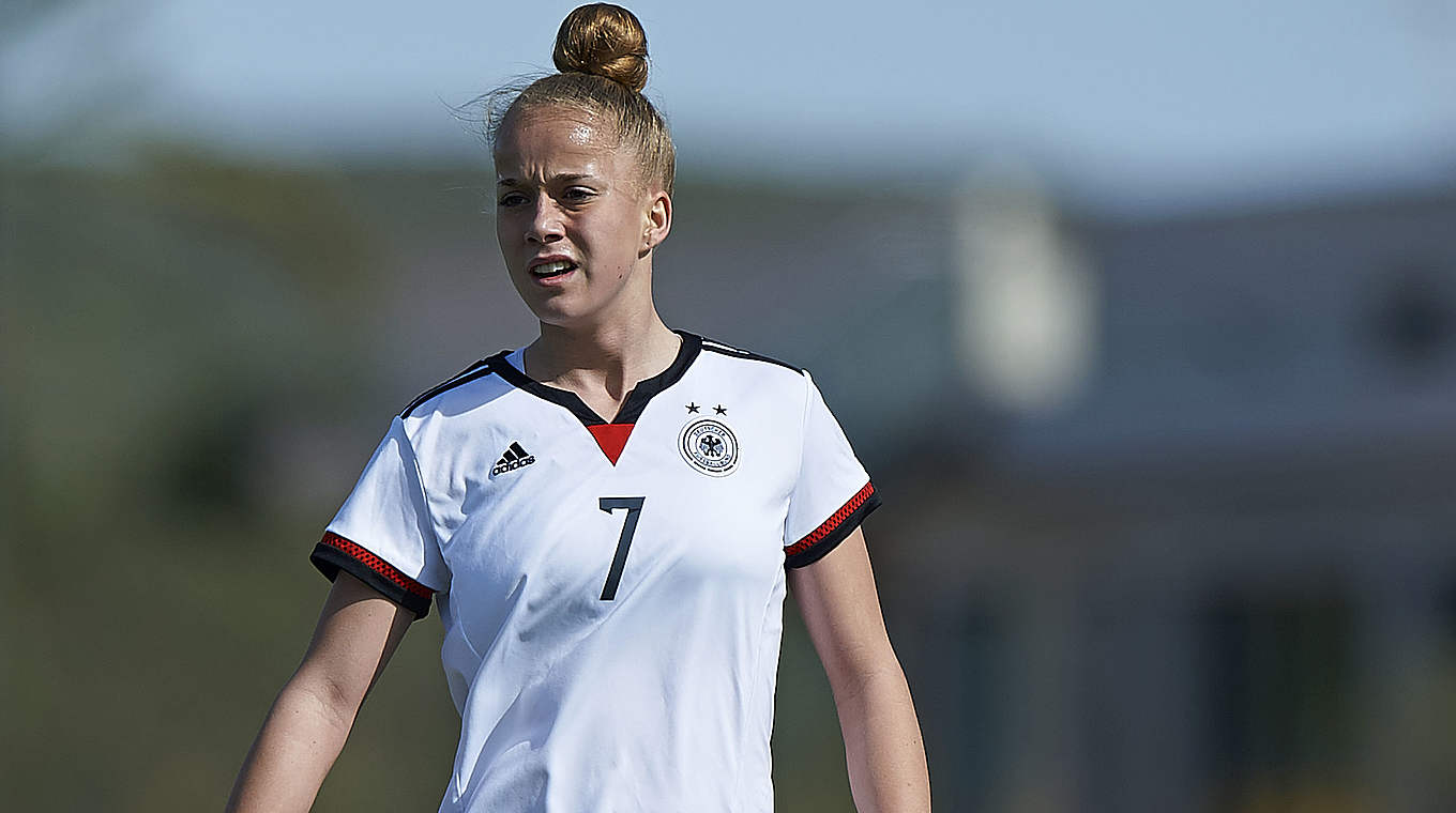 Sieht ihre Zukunft beim SC Freiburg: U 19-Nationalspielerin Giulia Gwinn © 2017 Getty Images