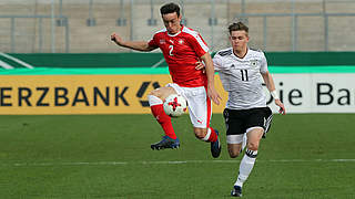 Laufduell: Maximilian Mittelstädt (r.) ist nach Silvan Hefti am Ball © 2017 Getty Images