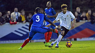 Setzt sich gegen seinen Gegenspieler durch: Maina Linton (r.) © 2017 Getty Images